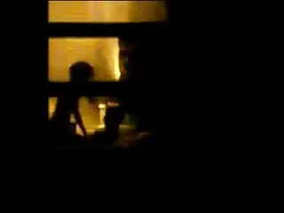 Chica de videos x parejas españolas ébano se masturba en un sofá de leopardo