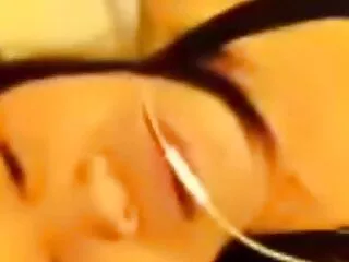 Trajo una cerveza x video subtitulado y chupé